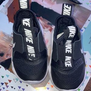 Infant Nike flexrunner